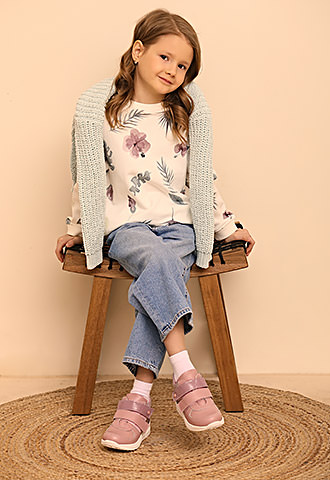 /shoes/kids/dlya-devochek/sportivnaya-obuv/snikery/3c9232/